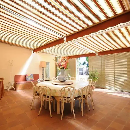 Tana Villa